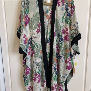 Gibson Latimer kimono multicolor floral, with black trim and tassels one size.